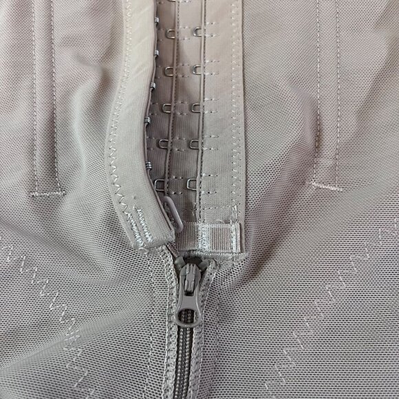 High-Waisted Beige Shapewear - Picture 5 of 7